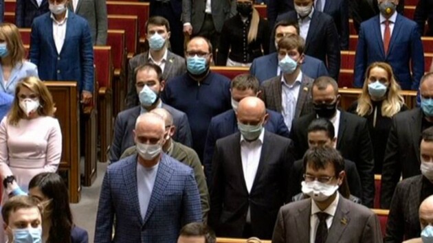 Темники «Слуги народа»: депутатам объяснили, как комментировать карантин, подпольную вакцинацию и «Спутник V»