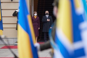 Украина будет поставлять свою электроэнергию в Молдову и Румынию - Зеленский 