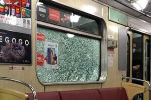 Вандали розбили вікна в чотирьох потягах київського метро