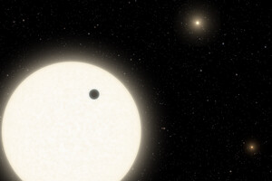Астрономы обнаружили планету с тремя звездами