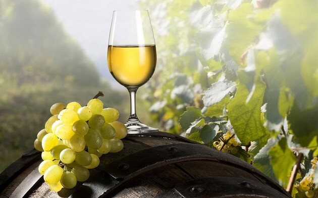Кабмін підтримав українських виробників вина збільшивши ціни на ігристе 