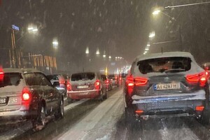 Часть Украины парализовала непогода: более 1200 ДТП и сильные пробки