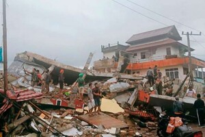 Мощное землетрясение в Индонезии: число жертв существенно возросло, информации о пострадавших украинцах нет