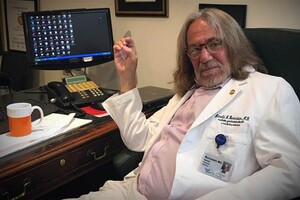 В США скончался бывший личный врач Дональда Трампа