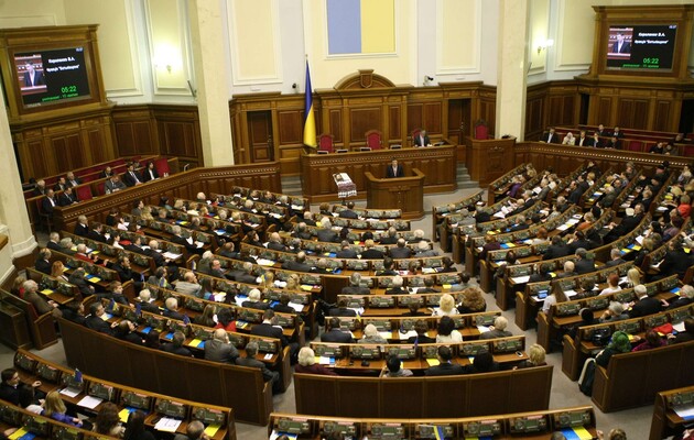 Верховная Рада решила путем онлайн-опроса спросить у украинцев, хотят ли они 300 народных депутатов вместо 450 