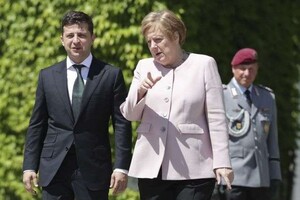 Зеленський попросив Меркель допомогти Україні з вакциною 