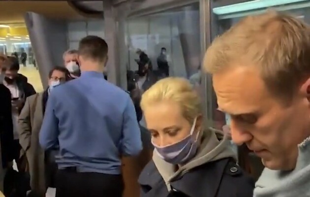 В аэропорту «Внуково» пояснили отказ принять борт с Навальным