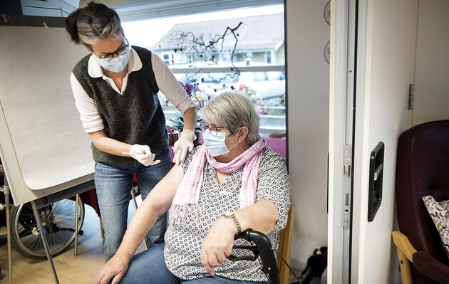 Франция начинает вакцинацию 75-летних от Covid-19