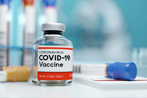 Франція озвучила план з вакцинації населення до серпня 