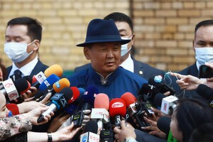 У Монголії після випадку з транспортуванням породіллі з COVID-19 без теплого одягу прем'єр подав у відставку 