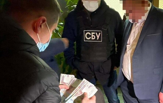 Чиновника Житомирської ОДА затримали за вимагання відкату