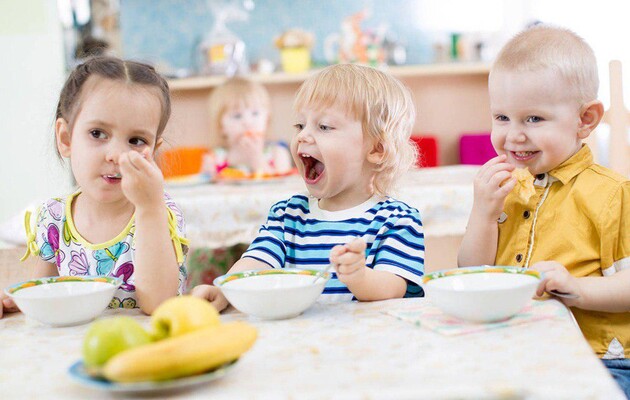 В детсадах Киева отменили льготы на питание детей