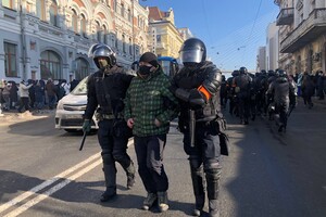 В России начались протесты в поддержку Навального. В восточных регионах уже провели первые задержания 