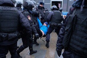 В РФ на акциях в поддержку Навального задержано более 1000 человек