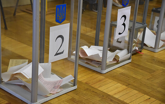 В тринадцати областях Украины проходят повторные местные выборы