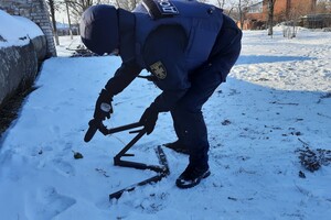 Украинские саперы обезвредили почти 400 снарядов и мин в зоне ООС за неделю: фоторепортаж