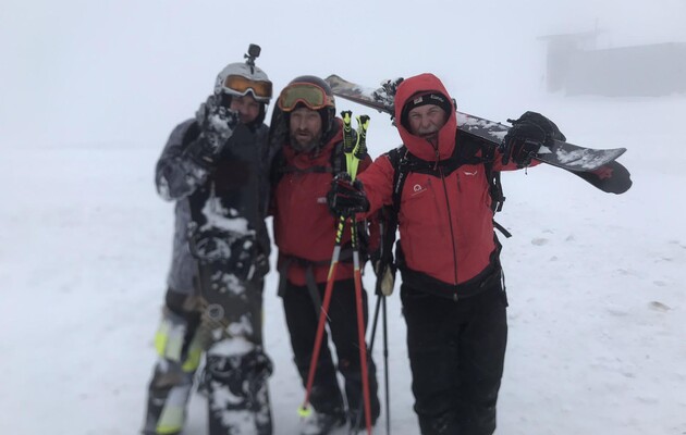 У Карпатах рятувальники знайшли двох заблукалих сноубордистів 