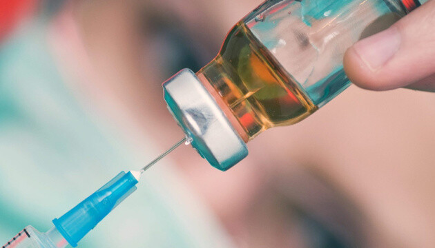 Влада Італії звернеться до суду через порушення поставок вакцини від Pfizer і AstraZeneca 