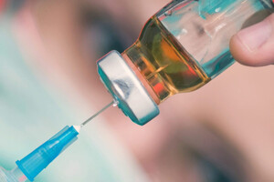 Влада Італії звернеться до суду через порушення поставок вакцини від Pfizer і AstraZeneca 