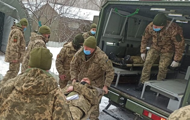 В результате вражеского обстрела в Донбассе один украинский воин получил ранения: Зафиксировано пять нарушений 