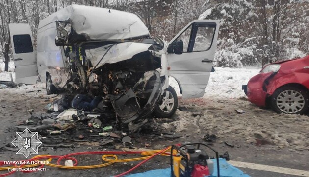 Двоє людей загинули в потрійному ДТП на трасі «Київ - Чоп» 