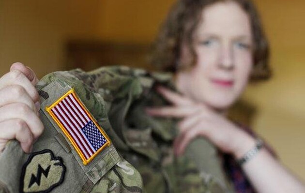Байден дозволив трансгендерам служити в американській армії 