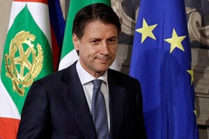 Премьер-министр Италии Джузеппе Конте подал в отставку