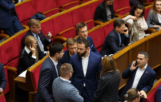 Глава президентской партии рассказал об эмоциональной дискуссии "слуг" о Дубинском