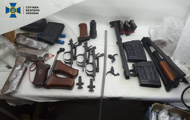 СБУ відзвітувала про ліквідації каналу контрабанди деталей зброї 