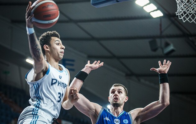 Чемпионы Украины одержали одну победу в двух матчах