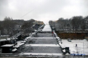 На тлі невтішного прогнозу погоди, в Україні борються з наслідками снігопаду 
