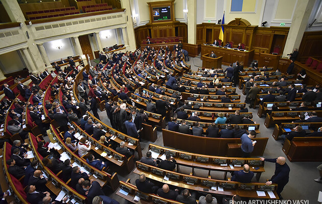 Рада приняла в первом чтении законопроект о парламентской службе 