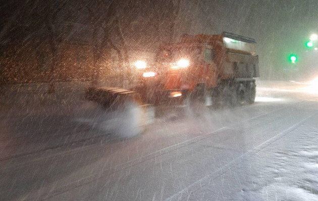Снегопад в Украине: Укравтодор закрыл дороги в Одесской области, Киев ограничивает движение