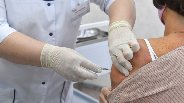 KSE: Вакцинація в Україні має відбуватися як під час надзвичайної ситуації або війни