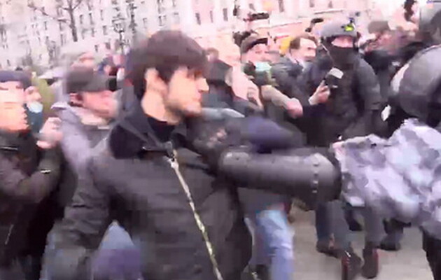 Чеченец Джумаев один вступил в рукопашный бой с экипированными ОМОНовцами