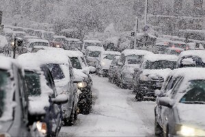 Киев застыл в пробках из-за обильного снегопада