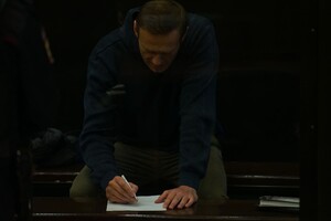 Лавров назвал “инсценировкой” отравление Навального