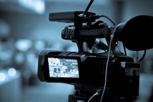 Киностудию Довженко просят прекратить сотрудничество с запрещенными телеканалами