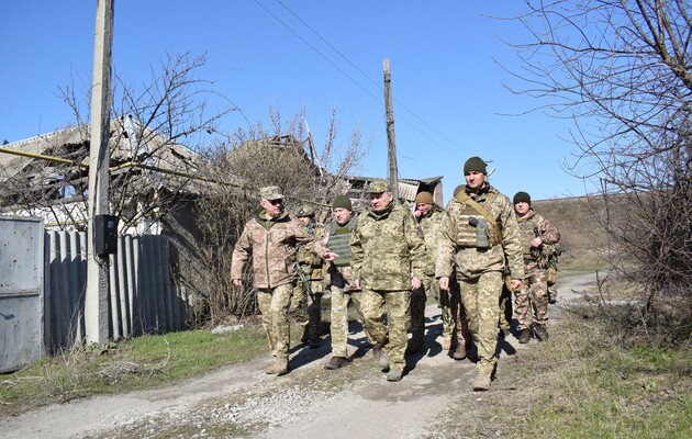 После резонанса в СМИ Хомчак и другие генералы отозвали иски к главе Минобороны