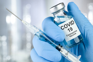 На тлі мутацій COVID-19 вчені розглядають можливість «змішування» вакцин — Reuters