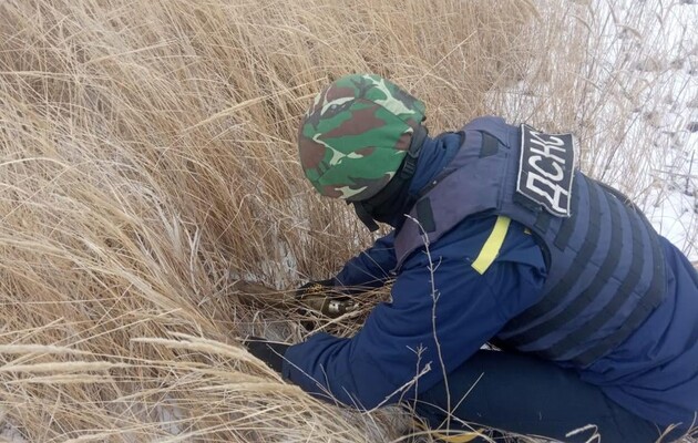 Украинские саперы обезвредили 125 мин и снарядов в зоне ООС за сутки