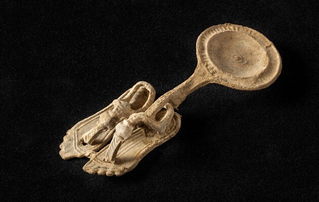 Археологи нашли во Франции уникальные миниатюры из свинца