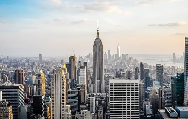 102-этажный небоскреб в округе Манхэттен Эмпайр-стейт-билдинг полностью переходит на энергию ветра