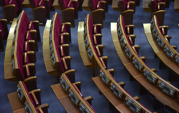 Больше всего заседаний Рады в течение четвертой сессии прогуляли народные депутаты из группы 