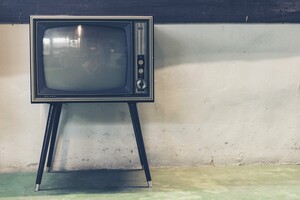 Чаще всех ежедневно смотрят телевизор пожилые люди и жители сел – опрос 