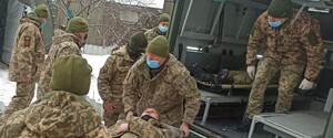 Троє українських військових дістали поранення через ворожі обстріли в Донбасі