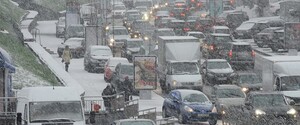 Снігопади в Україні: Київ у заторах, в Одесі скасовують авіарейси 