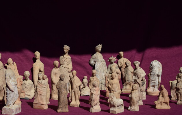 Археологи нашли в Турции терракотовые фигурки людей и богов
