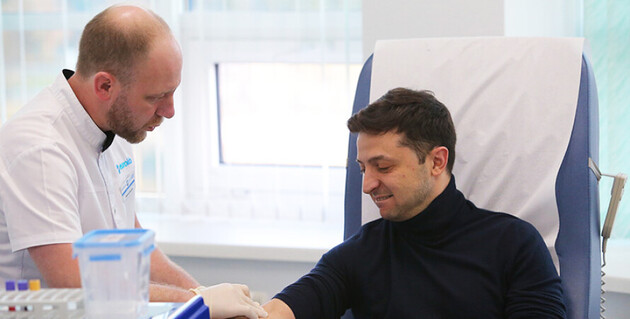  Зеленського вакцинує на другому етапі після медиків
