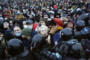 В РФ почти 200 деятелей культуры попросили Путина разрешить мирные протесты